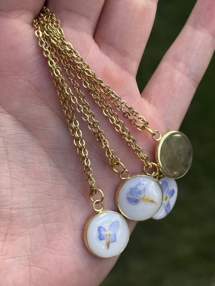 Purple flower necklace