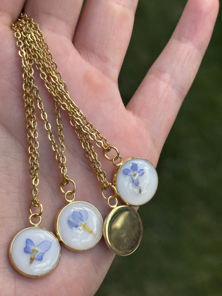 Purple flower necklace
