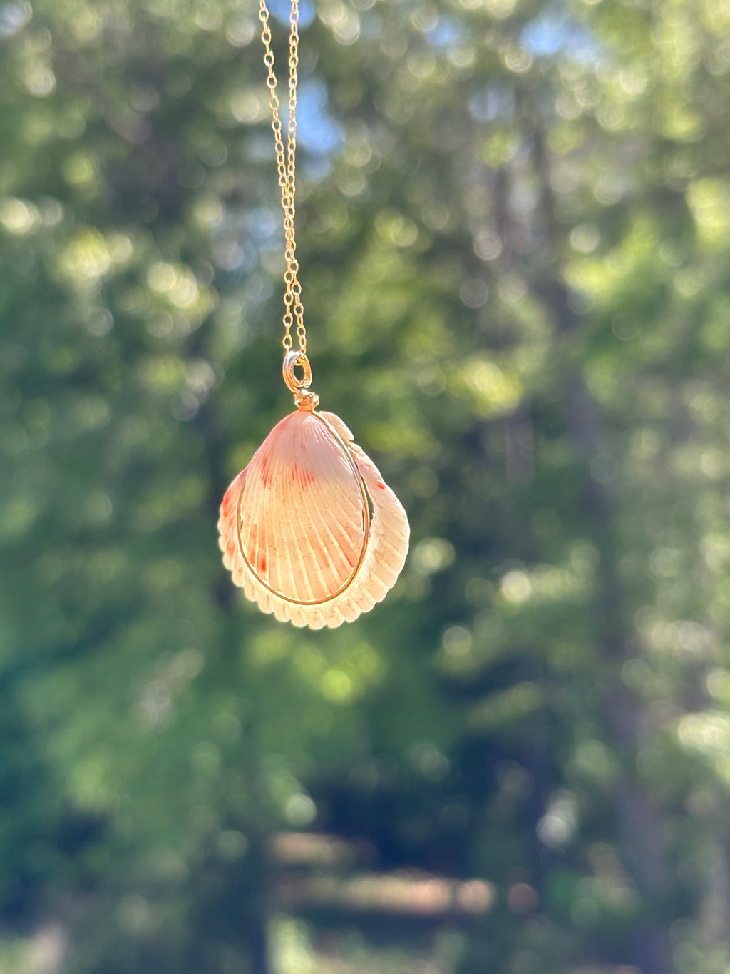 Pink seashell gold necklace